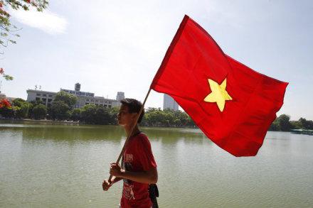 הדגל המודרני של וייטנאם והגרסאות ההיסטוריות שלה